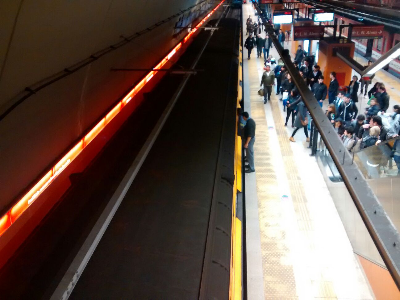 Suicidio en la estación Rosas enelSubte